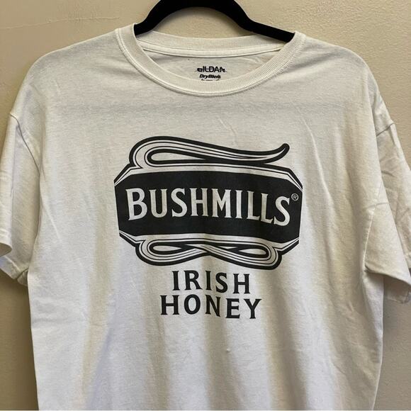 Gildan M Bushmills Irish Honey Whiskey short sleeve t-shirt white - Picture 2 of 7